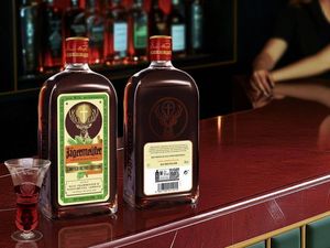 Retro-Edition zu 90. Jubiläum Mast-Jägermeister