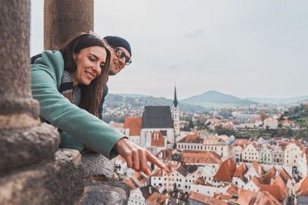 Von Burgen bis Bierfest, von Jazz bis Jacuzzi: Tschechien hält eine vielfältige Auswahl für spannende Kurztrips für die zweite Jahreshälfte bereit – zum Beispiel nach Český Krumlov