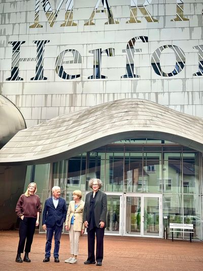 v.l.n.r. Kuratorin Ann Kristin Kreisel, Stifterehepaar Dr. H. Jürgen und Ingeborg Tiemann, Kathleen Rahn, Direktorin des Marta Herford