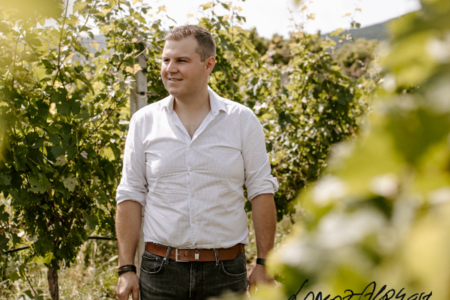 Der spannendste Moment ist wenn die Arbeit ein ganzen Winzerjahres im Glas kostbar wird. Für mich als  Winzer das größte Glück sagt Lorenz Alphart