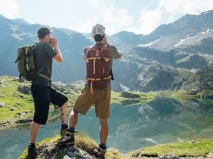 Osttirol wird nicht über Koordinaten erklärt, nicht über Höhenmeter oder Tourenrekorde, sondern über eine Emotion: So fühlt sich ein Ort an, wenn der Lärm der Welt für einen Moment verstummt Osttirol wird nicht über Koordinaten erklärt, nicht über Höhenmeter oder Tourenrekorde, sondern über eine Emotion: So fühlt sich ein Ort an, wenn der Lärm der Welt für einen Moment verstummt