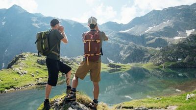 Osttirol wird nicht über Koordinaten erklärt, nicht über Höhenmeter oder Tourenrekorde, sondern über eine Emotion: So fühlt sich ein Ort an, wenn der Lärm der Welt für einen Moment verstummt