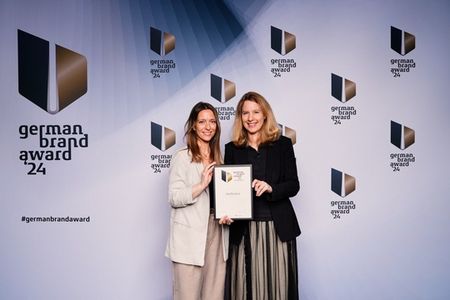 (v.l.n.r.) Ricarda Domnik, Lead Marketing & Anja Schimmelpfennig, Director of Marketing
