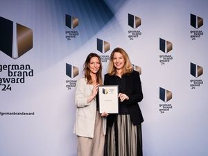 (v.l.n.r.) Ricarda Domnik, Lead Marketing & Anja Schimmelpfennig, Director of Marketing (v.l.n.r.) Ricarda Domnik, Lead Marketing & Anja Schimmelpfennig, Director of Marketing