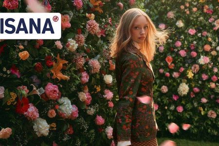 Blumen, Meer, Pferde... Die Isana-Kampagne spielt mit gängigen Werbeklischees der Beautyindustrie