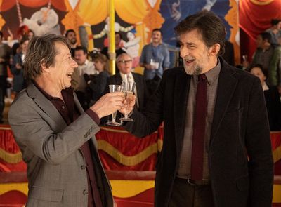 Die Finanzen von Freund und Co-Produzent Pierre Cambou (Mathieu Amalric) sind leider nicht ganz so solide wie er Giovanni (Nanni Moretti) vorgespielt hat