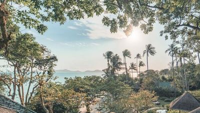 Einatmen, ausatmen, ankommen – im thailändischen Kamalaya Koh Samui, eingebettet in einen tropischen Garten, finden Gäste dank maßgeschneiderter Wellnessprogramme zu innerer Ruhe und Stärke