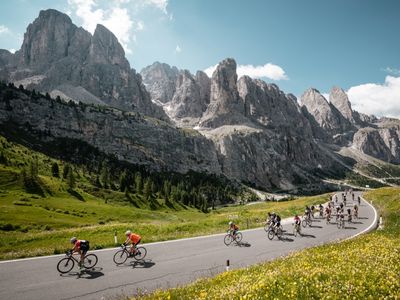 Maratona dles Dolomites-Enel am 6. Juli: Besucher fiebern entlang der Strecke mit