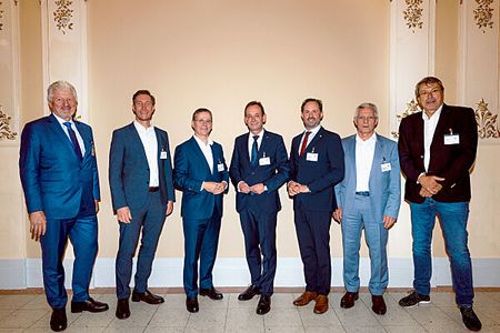 v.l.n.r.: Franz Mittendorfer (Saxinger), Oliver Pichler (LiSEC Austria GmbH), Jürgen Harich (WAG), Erich Lehner (EY), Andreas Auinger (FH OÖ), Gottfried Brunbauer (LiSEC Austria GmbH), Robert Ebner (Ebner Industrieöfen) 