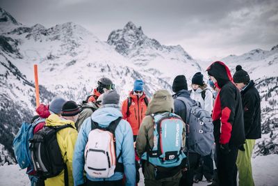 Am Berg steht die Sicherheit im Fokus, am Abend die Stimmung – im Rahmen des neu konzipierten Stanton Ski Open begrüßt St. Anton am Arlberg