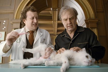 Dr. Berg (Ross Hatt), Digger Rockwell (Tom Cruise) und Katze Maggie, Diggers Ein und Alles