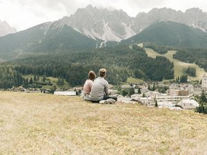 Gemeinsame Stunden als Paar und die Muße, sich auf den neuen Lebensabschnitt zu besinnen, zeichnet eine Babymoon-Auszeit im Südtiroler Naturhotel Leitlhof in den Dolomiten aus Gemeinsame Stunden als Paar und die Muße, sich auf den neuen Lebensabschnitt zu besinnen, zeichnet eine Babymoon-Auszeit im Südtiroler Naturhotel Leitlhof in den Dolomiten aus