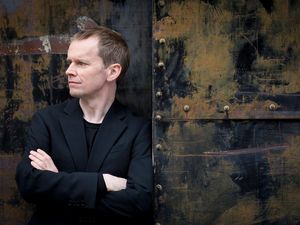 Der britische Ausnahmepianist Steven Osborne ist Gast im 4. Sinfoniekonzert Der britische Ausnahmepianist Steven Osborne ist Gast im 4. Sinfoniekonzert