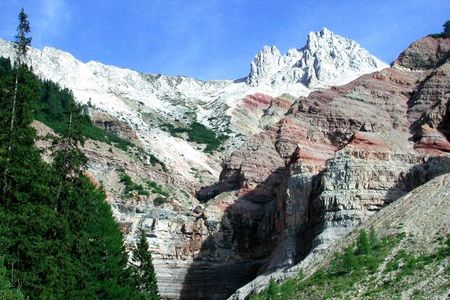 Die Bletterbachschlucht bei Aldein im Südtiroler Eggental ist Dolomiten UNESCO Welterbe und ein Naturerlebnis für Groß und Klein