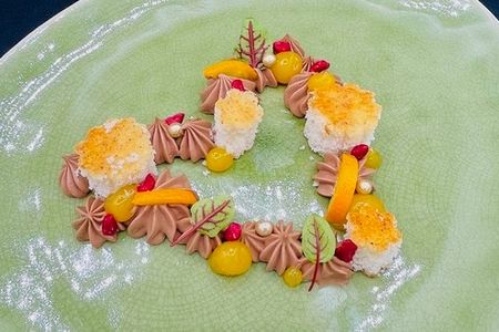 In der Valentinswoche erzeugt „The Sweet Taste 2023“-Gewinnerin Anne Manzius im Bad Griesbacher Lifestyle-Hotel Aunhamer Genussmomente bei Naschkatzen