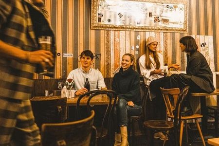 Mit ihrem shabby-schicken Interior ist die Studentenkneipe Mata Hari in Stuttgart Mitte einer der beliebtesten Treffpunkte für gesellige Abende