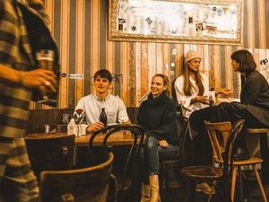 Mit ihrem shabby-schicken Interior ist die Studentenkneipe Mata Hari in Stuttgart Mitte einer der beliebtesten Treffpunkte für gesellige Abende