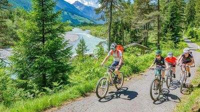 Die letzte Etappe des Lechradwegs führt vom österreichischen Reutte bis nach Steeg ins obere Tiroler Lechtal