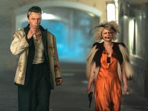 Frankenstein's Monster (Chrisitan Bale) und Frankensteins Braut (Jessie Buckley) Frankenstein's Monster (Chrisitan Bale) und Frankensteins Braut (Jessie Buckley)