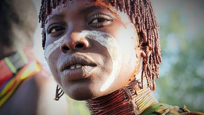 Afrikanische Traditionen im Nordosten des Kontinents: Mit Respekt und Behutsamkeit begegnen Hauser-Gäste in der südäthiopischen Omo-Region dem Volk der Hamar