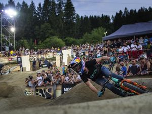Das Crankworx Festival findet bereits zum achten Mal in Innsbruck statt: Der Veranstaltungsort liegt unweit vom Hotel Schwarzer Adler und vom ADLERS Lifestyle-Hotel in der Tiroler Landeshauptstadt Das Crankworx Festival findet bereits zum achten Mal in Innsbruck statt: Der Veranstaltungsort liegt unweit vom Hotel Schwarzer Adler und vom ADLERS Lifestyle-Hotel in der Tiroler Landeshauptstadt