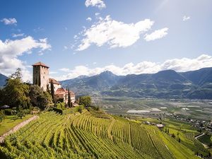 Die Region Lana ein ausgezeichneter Ort – hier werden Gäste zu Freunden und Urlaub zu Heimat Die Region Lana ein ausgezeichneter Ort – hier werden Gäste zu Freunden und Urlaub zu Heimat