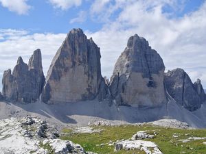 Kontraste von saftig grün bis stark vergletschert, die schroffen Dolomiten und Osttirols Ursprünglichkeit machen die neue österreichisch-italienische Transalp von Hauser Exkursionen zum Erlebnis Kontraste von saftig grün bis stark vergletschert, die schroffen Dolomiten und Osttirols Ursprünglichkeit machen die neue österreichisch-italienische Transalp von Hauser Exkursionen zum Erlebnis