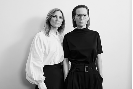 Die Hamburger Kosmetikwissenschaftlerinnen Dr. Nini Nielson und Dr. Julia Mader sind die Gründerinnen von SKŌUD 