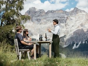 Vor Dolomiten-Gipfeln: Exklusive Weinverkostung in Alta Badia