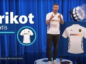 Kein geringerer als Lukas Podolski fungiert als Werbegesicht der cleveren Aktion von Check24 und Puma Kein geringerer als Lukas Podolski fungiert als Werbegesicht der cleveren Aktion von Check24 und Puma