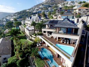 Die Villen des Ellerman House bieten Kunstliebhabern den idealen Rahmen für eine Auszeit mit Familie und Freunden. Die Bildrechte liegen bei Ellerman Hous Kunst inklusive – Luxusurlaub in Kapstadt Die Villen des Ellerman House bieten Kunstliebhabern den idealen Rahmen für eine Auszeit mit Familie und Freunden. Die Bildrechte liegen bei Ellerman Hous Kunst inklusive – Luxusurlaub in Kapstadt