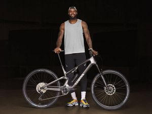 LeBron James wirbt für Canyon LeBron James wirbt für Canyon