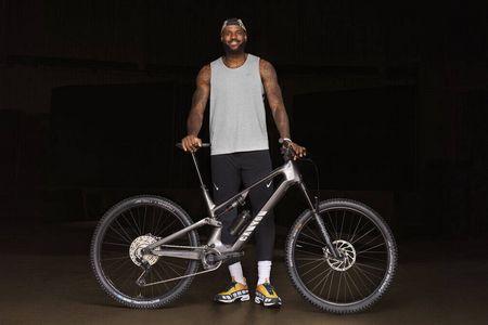 LeBron James wirbt für Canyon