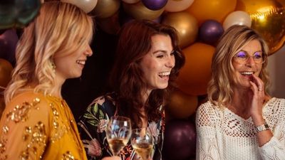 Oberbayerns kulinarischer Sommerhit – beim alljährlichen „Food-Festival“ im Hotel Vier Jahreszeiten Starnberg schlemmen sich Besucher nach einem Champagner-Aperitif stundenlang von Stand zu Stand