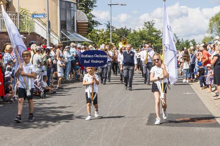 Rakoczy-Festzug Schildträgerinnen und -träger