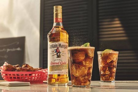 Captain Morgan schickt den Daumen in die wohlverdiente Pause