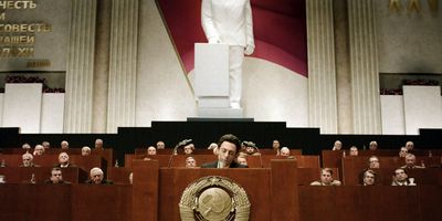 Enrico Berlinguer (Elio Germano) hält eine Rede 