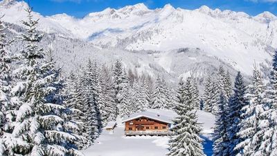 In den gemütlichen Winterzauberhütten im Tiroler Lechtal wartet auf Winter- und Schneeschuhwanderer eine willkommene Stärkung