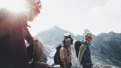 Mehr als 70 Kletterrouten und Klettersteige zählt St. Anton am Arlberg, doch auch Einsteiger finden in der Tiroler Region geeignetes Gelände