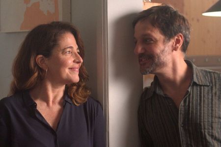 Tür an Tür: Eva (Nora Navas) und Álex (Rodrigo de la Serna) lernen sich bei einer Geschäfstreise in Rom kennen