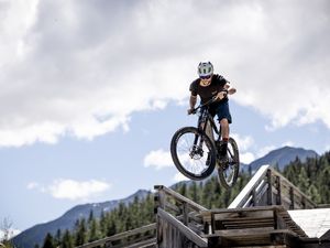 Beim Bikesport gerät schon ab Saisonstart so mancher Sprung zum Gemälde Beim Bikesport gerät schon ab Saisonstart so mancher Sprung zum Gemälde