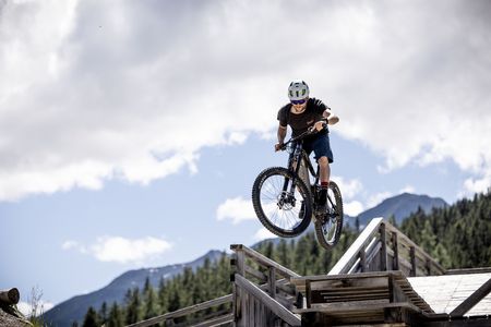 Beim Bikesport gerät schon ab Saisonstart so mancher Sprung zum Gemälde