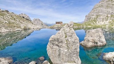 Der Laserzsee ist Kraftplatz und Basislager für Kletterpartien oder Wanderungen in den Lienzer Dolomiten im österreichischen Osttirol