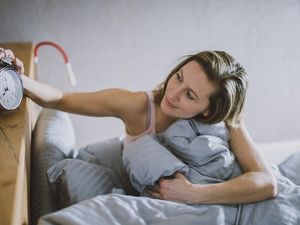 Nicht fluchen, sondern lächeln, wenn der Wecker klingelt: Das lernen Nachtruhelose bei der Kneipp-Kompaktkur „Gesunder Schlaf durch Innere Ordnung“ in Füssen im bayerischen Allgäu Nicht fluchen, sondern lächeln, wenn der Wecker klingelt: Das lernen Nachtruhelose bei der Kneipp-Kompaktkur „Gesunder Schlaf durch Innere Ordnung“ in Füssen im bayerischen Allgäu