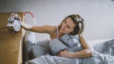 Nicht fluchen, sondern lächeln, wenn der Wecker klingelt: Das lernen Nachtruhelose bei der Kneipp-Kompaktkur „Gesunder Schlaf durch Innere Ordnung“ in Füssen im bayerischen Allgäu