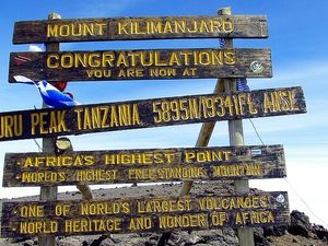 2024 neu im Afrika-Programm von Hauser Exkursionen ist die Nord-Süd-Überschreitung über die ruhigere Mweka-Route auf tansanischer Seite des Kilimandscharo, dem höchsten Gebirge des Kontinents