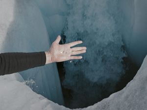 Julian Charrière: PureWaste, 2021, Video Standbild