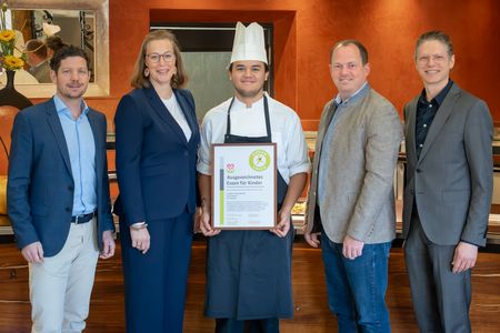 Leading-Family-Hotel-Loewe-und-Baer-Auszeichnung