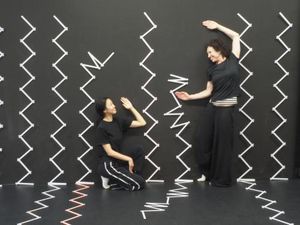 Hin und her, kreuz und quer, rauf und runter – ZickZack Hin und her, kreuz und quer, rauf und runter – ZickZack