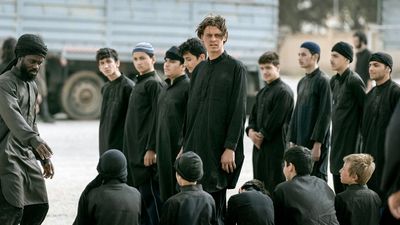 Adam ( Albert Rudbeck Lindhardt) hat sich in Syrien einer islamistischen Gruppierung angeschlossen
